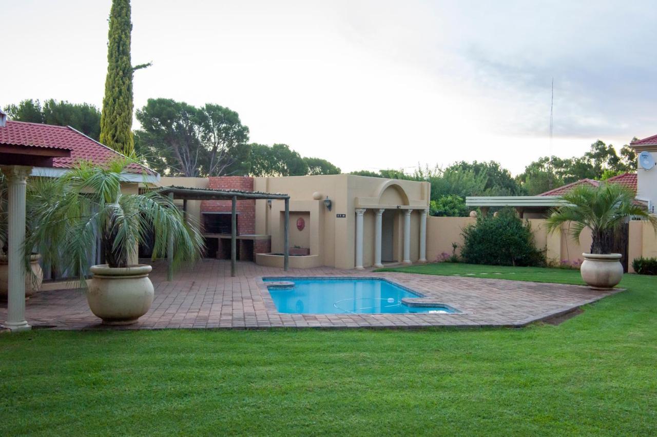 Toscana Estate Блоемфонтейн Екстериор снимка